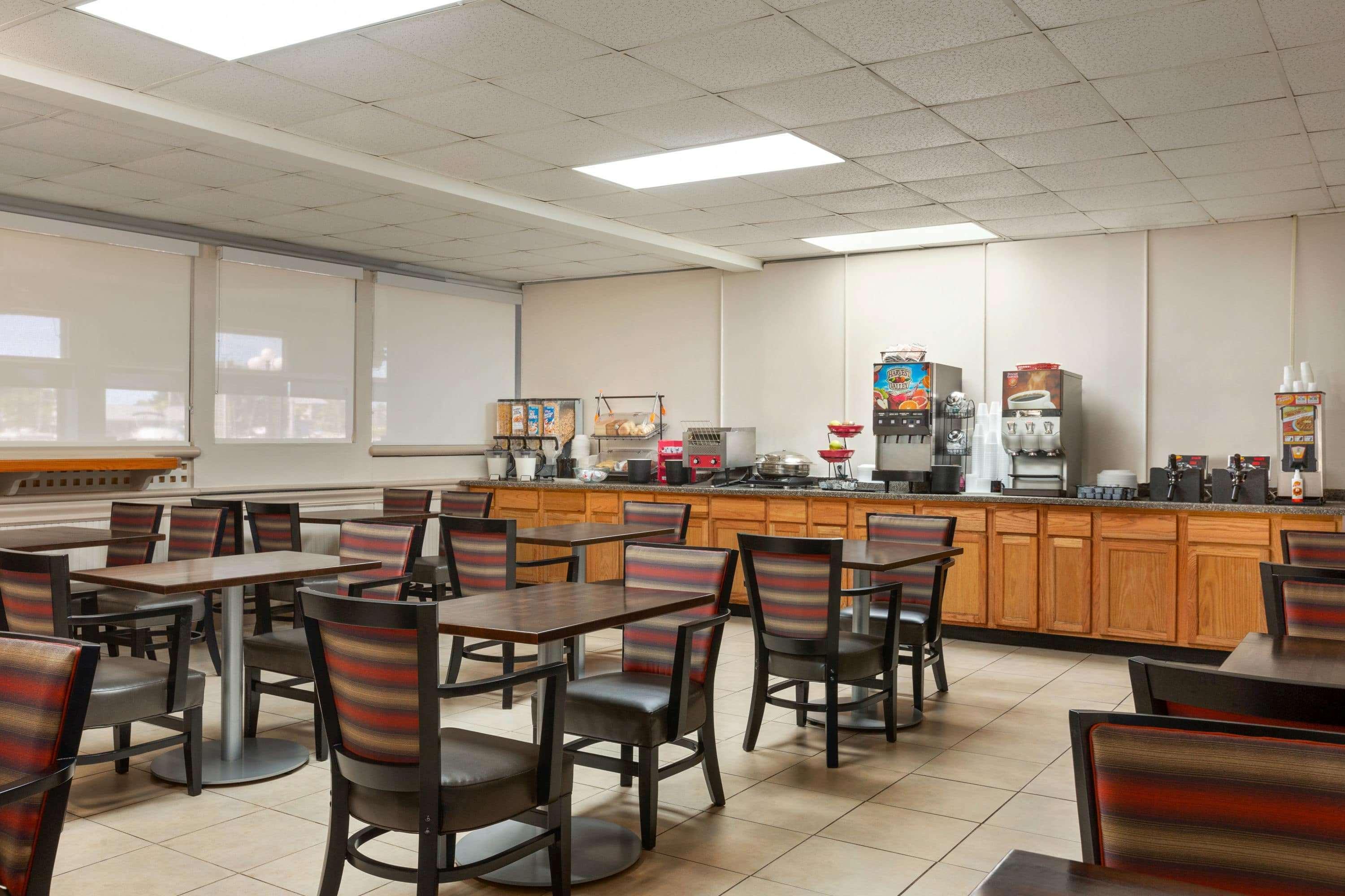 Ramada By Wyndham Sarasota Waterfront Hotel South Bradenton Exterior photo