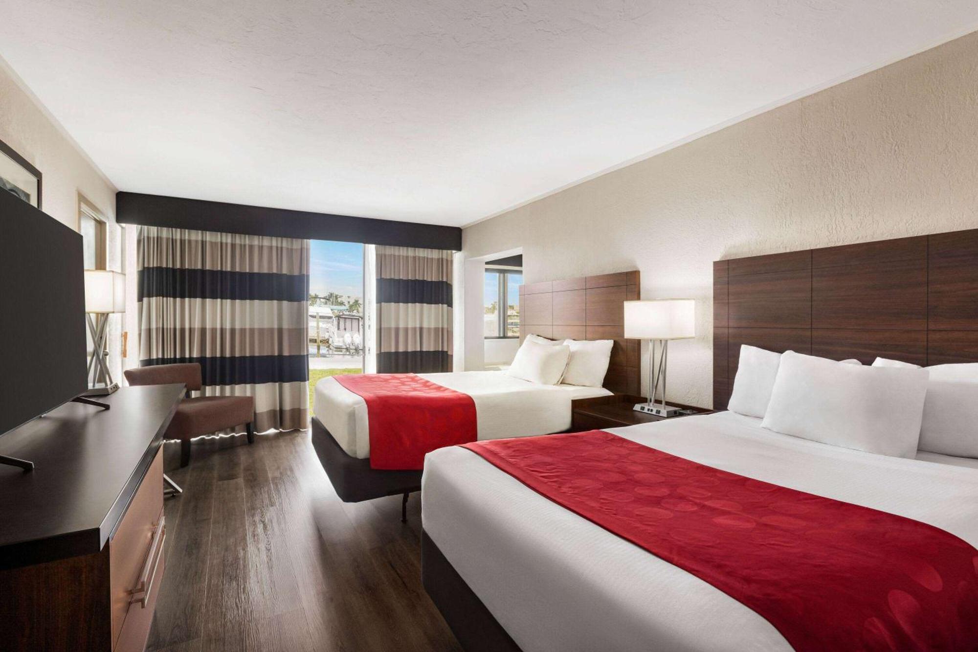 Ramada By Wyndham Sarasota Waterfront Hotel South Bradenton Exterior photo