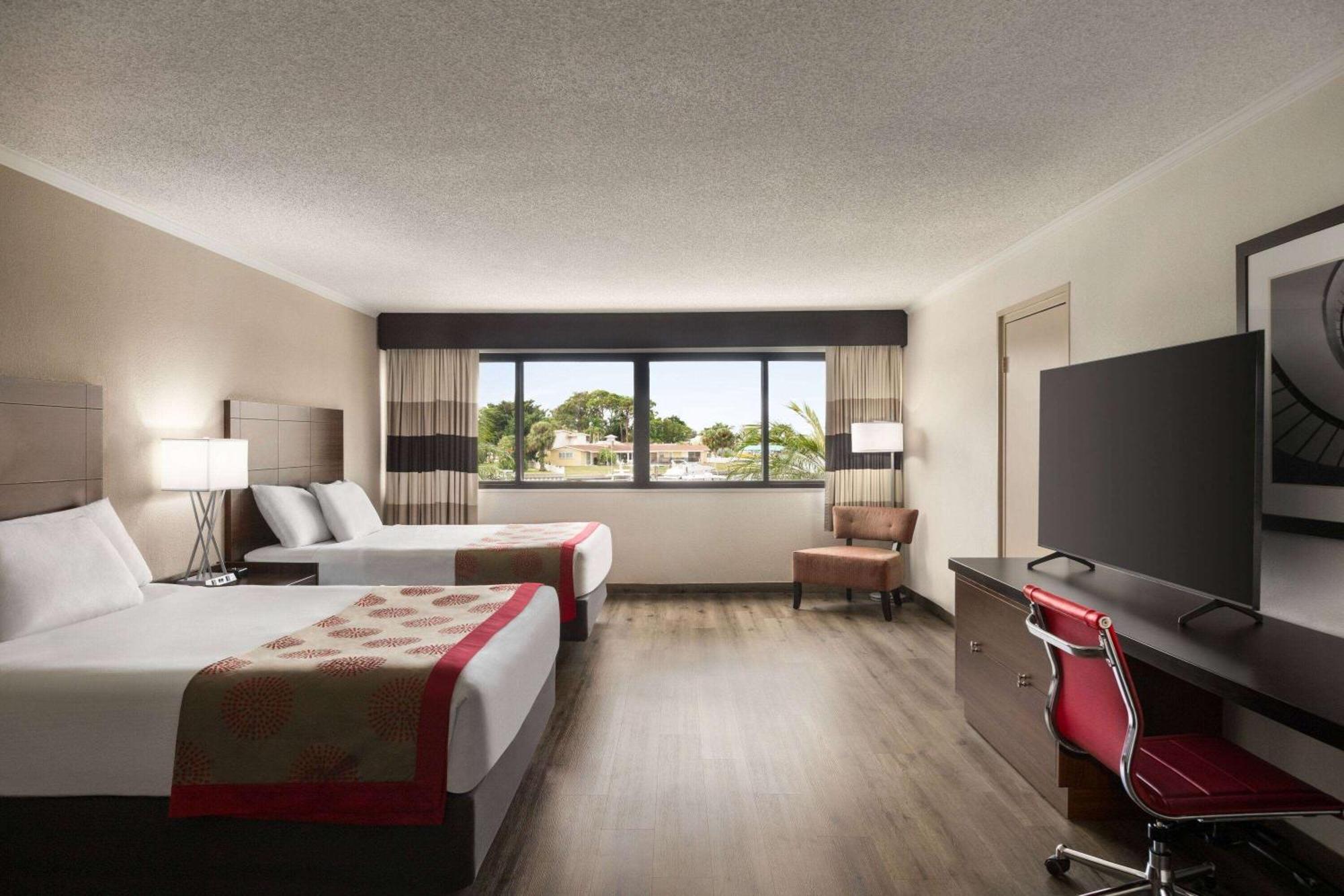 Ramada By Wyndham Sarasota Waterfront Hotel South Bradenton Exterior photo