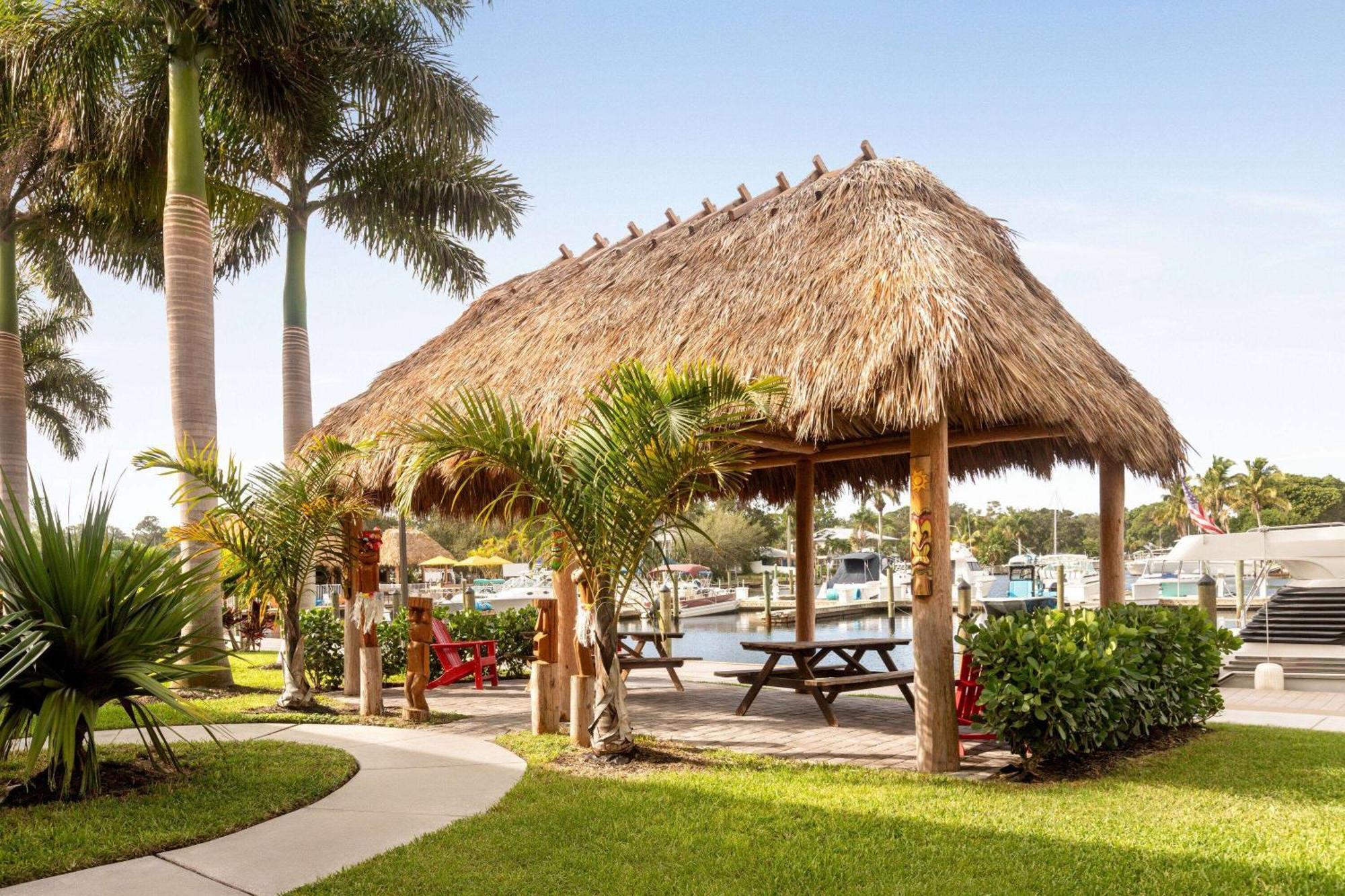 Ramada By Wyndham Sarasota Waterfront Hotel South Bradenton Exterior photo