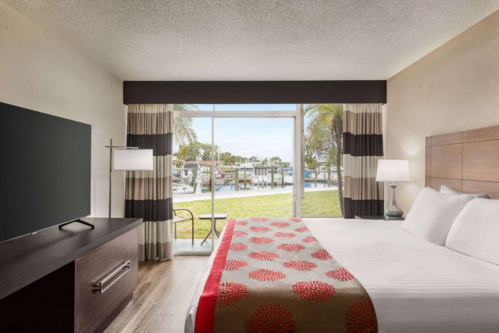 Ramada By Wyndham Sarasota Waterfront Hotel South Bradenton Exterior photo