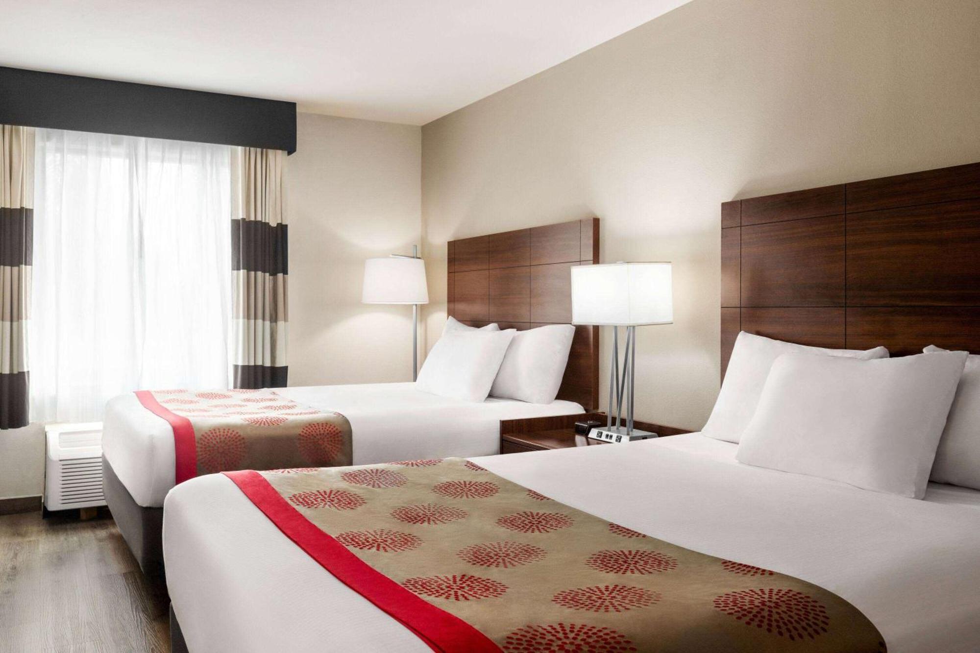 Ramada By Wyndham Sarasota Waterfront Hotel South Bradenton Exterior photo