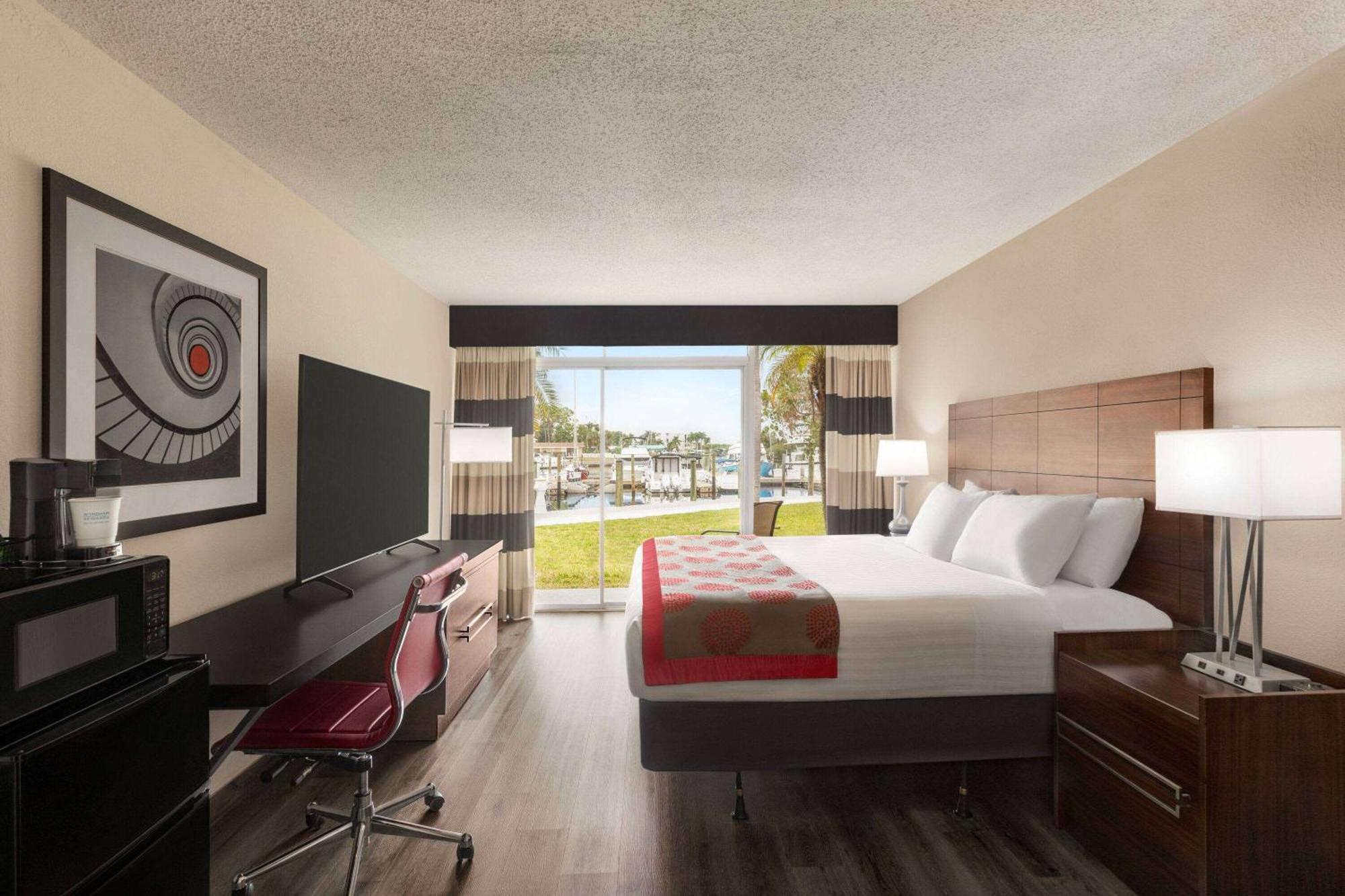 Ramada By Wyndham Sarasota Waterfront Hotel South Bradenton Exterior photo