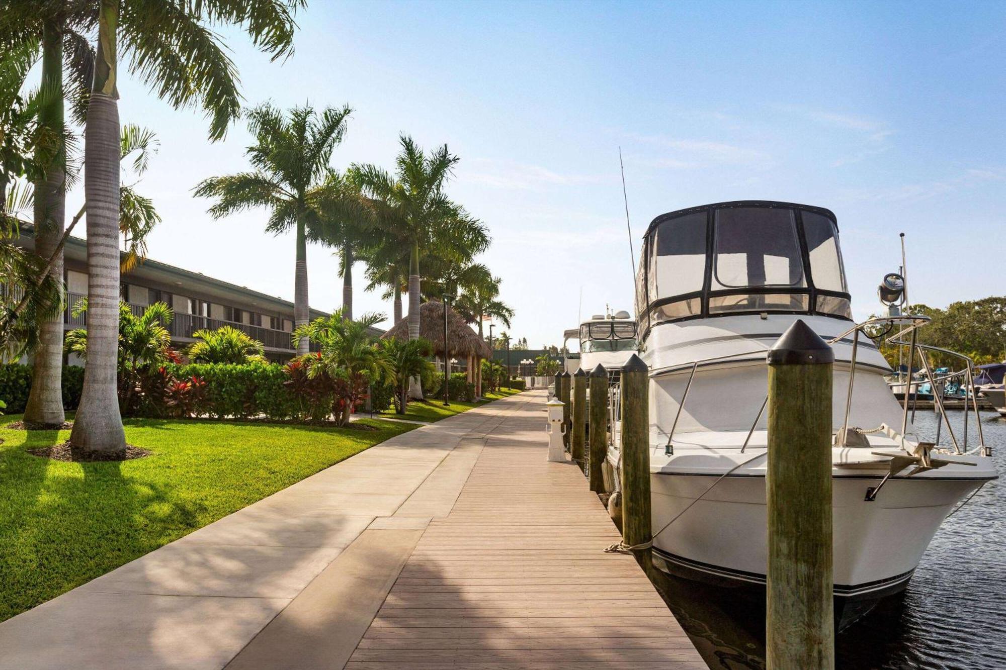 Ramada By Wyndham Sarasota Waterfront Hotel South Bradenton Exterior photo