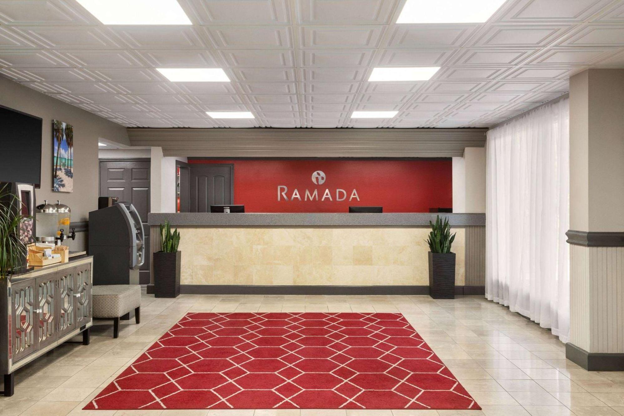 Ramada By Wyndham Sarasota Waterfront Hotel South Bradenton Exterior photo