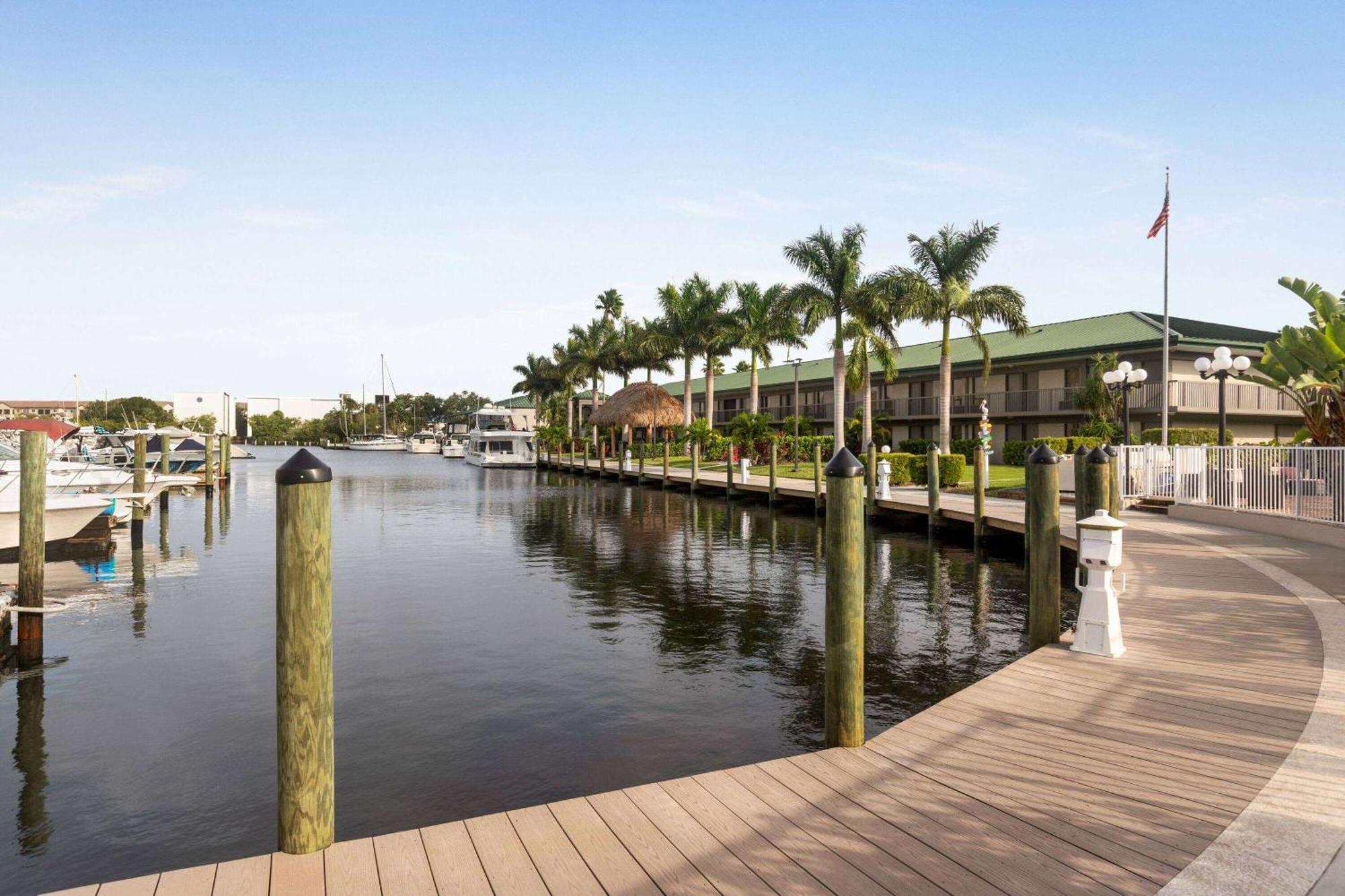 Ramada By Wyndham Sarasota Waterfront Hotel South Bradenton Exterior photo