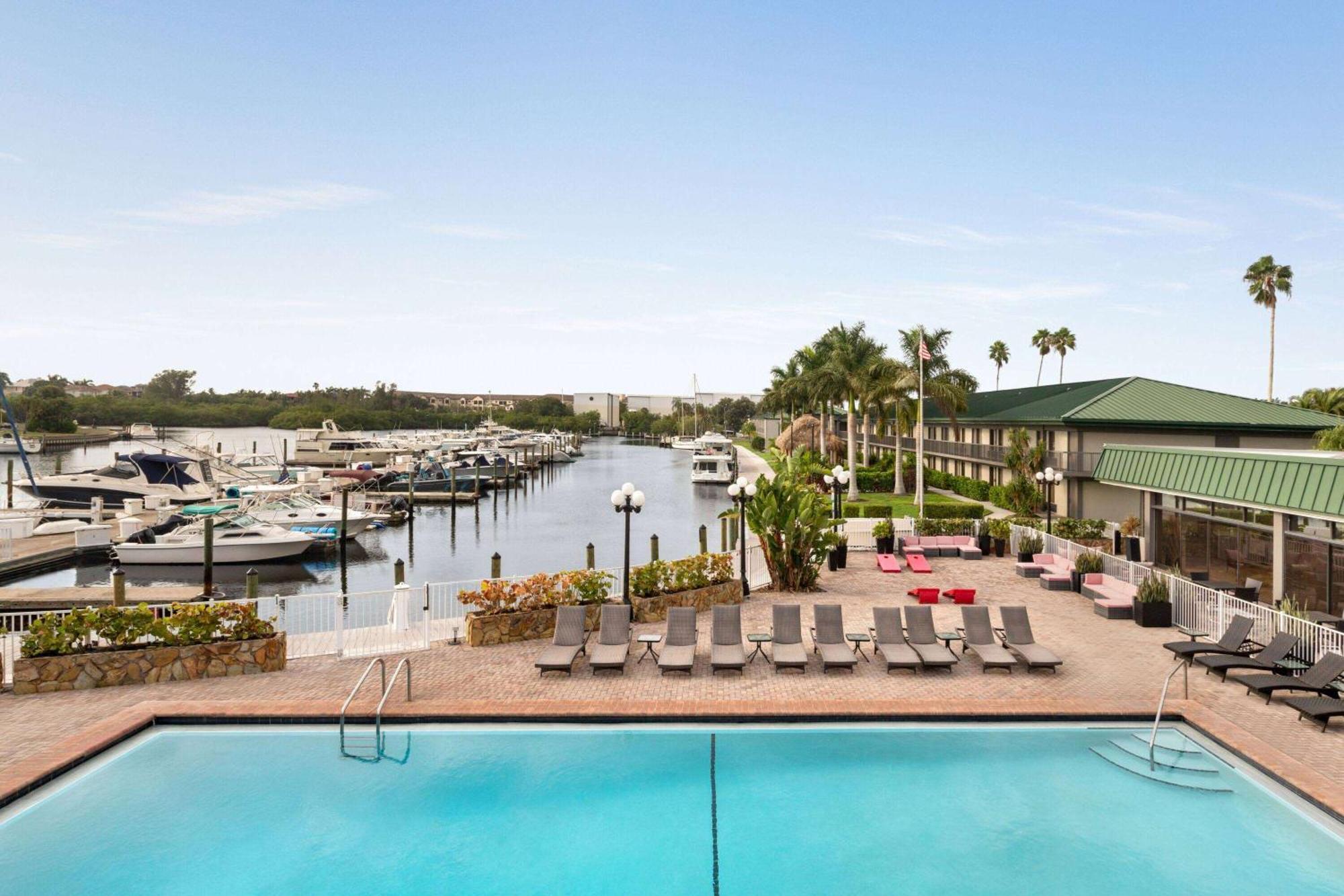 Ramada By Wyndham Sarasota Waterfront Hotel South Bradenton Exterior photo