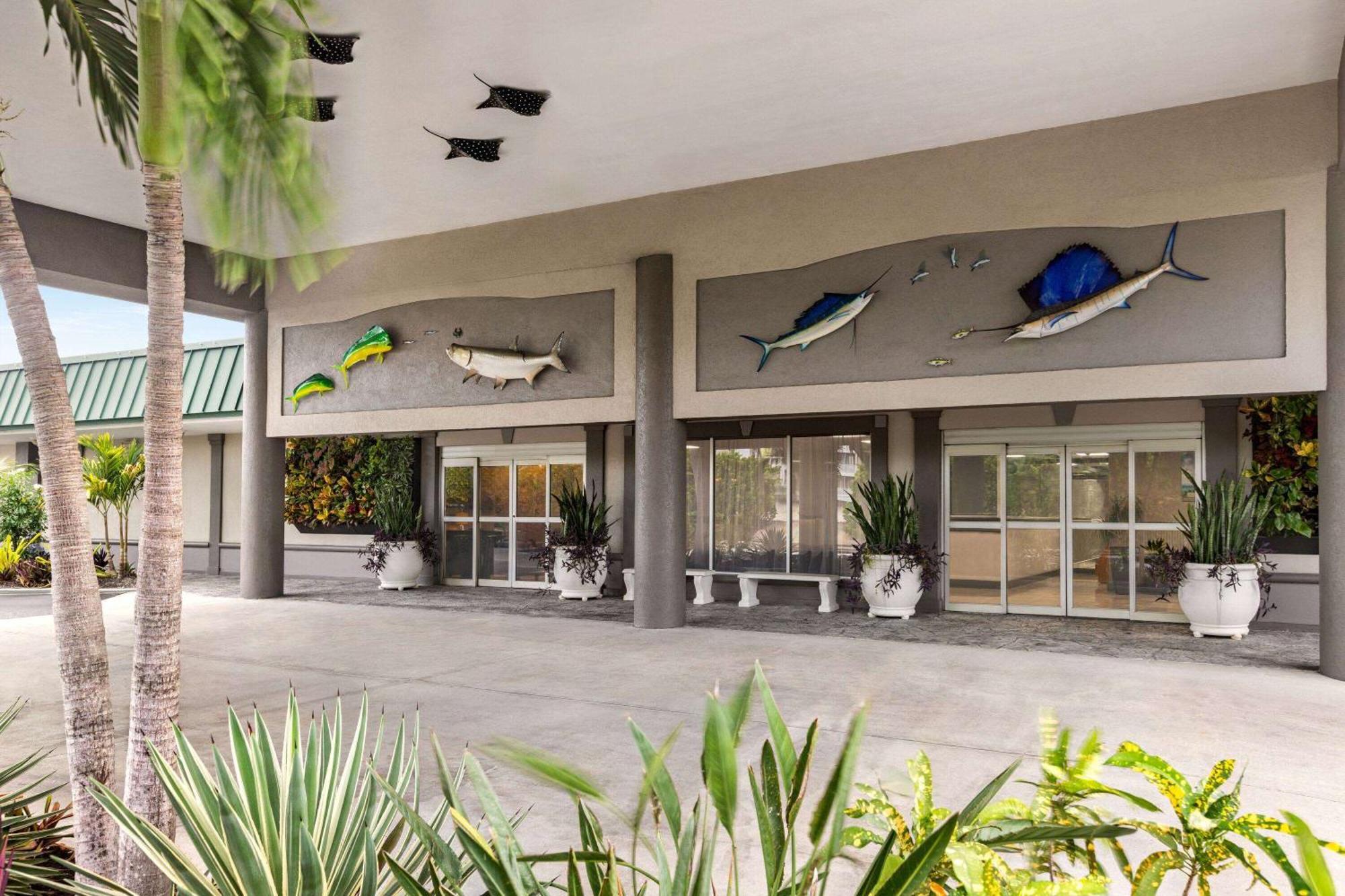 Ramada By Wyndham Sarasota Waterfront Hotel South Bradenton Exterior photo