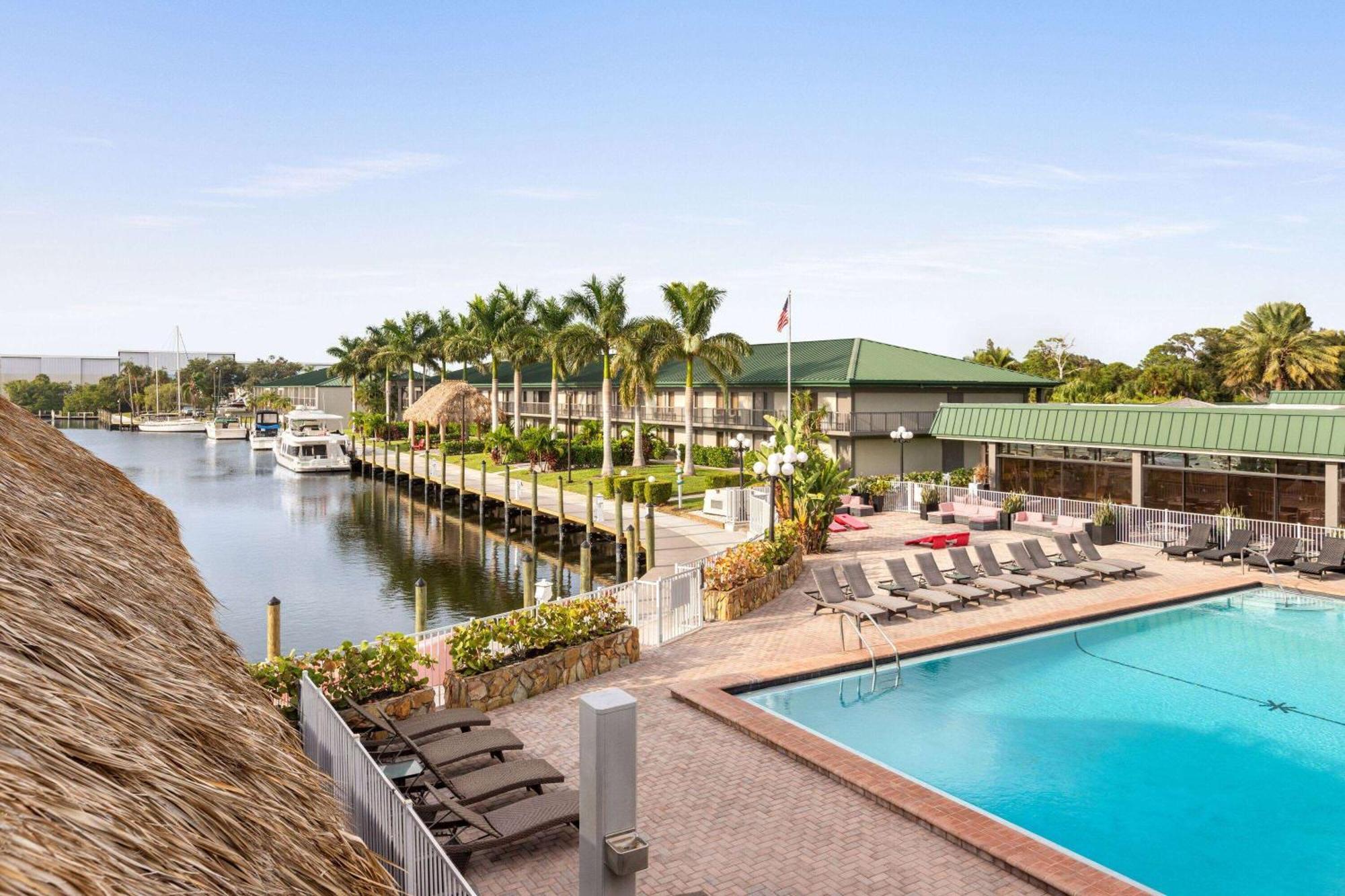 Ramada By Wyndham Sarasota Waterfront Hotel South Bradenton Exterior photo